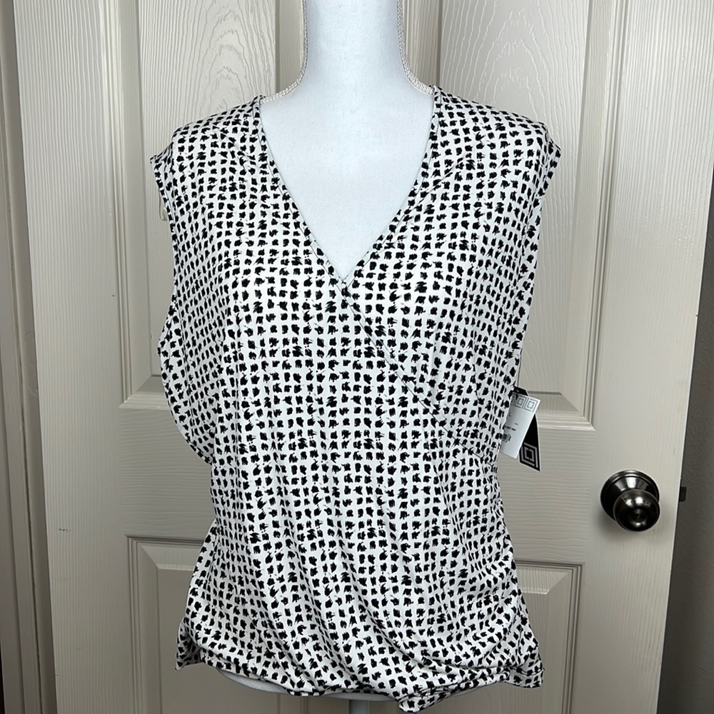 Liz Claiborne Black & White Sleeveless Blouse